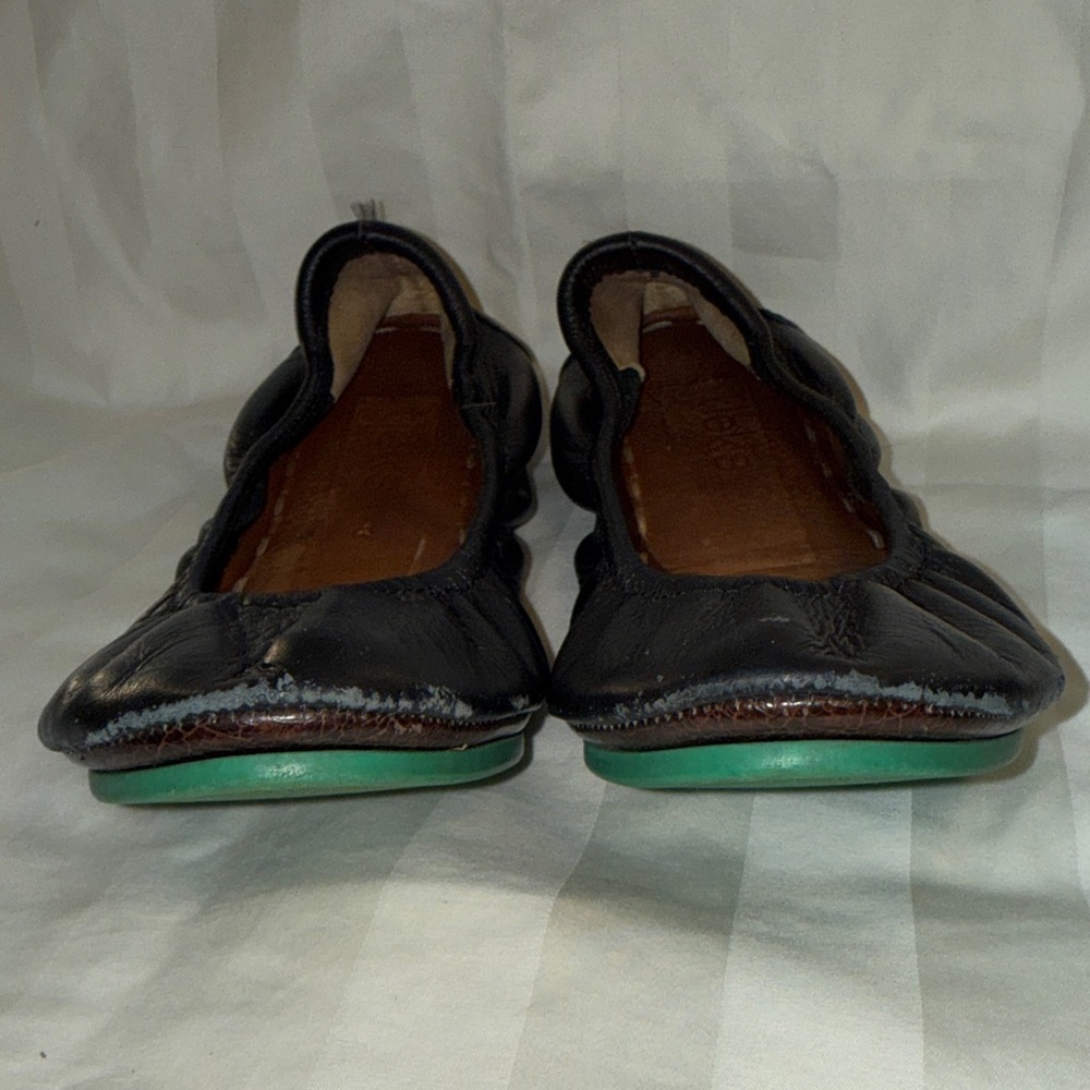 Tieks Sz 6 Black Leather Ballet Flats with Teal Heel Tab Accent - Picture 3 of 4
